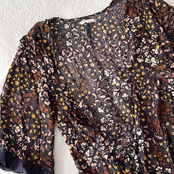 (maurices) black fringe flowy floral print short sleeve transition whimsy kimono - Picture 3 of 7